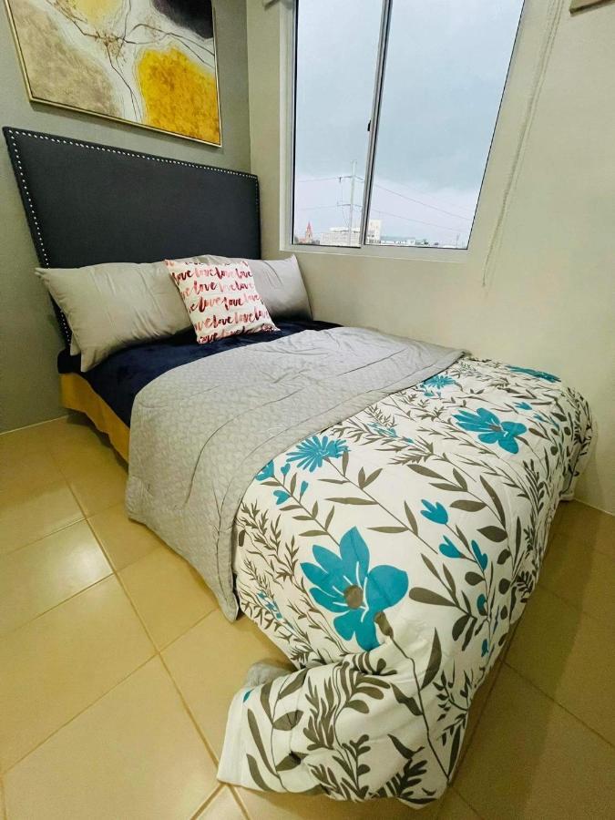 Lovely 2 Bedroom Condo Unit 伊洛伊洛 外观 照片